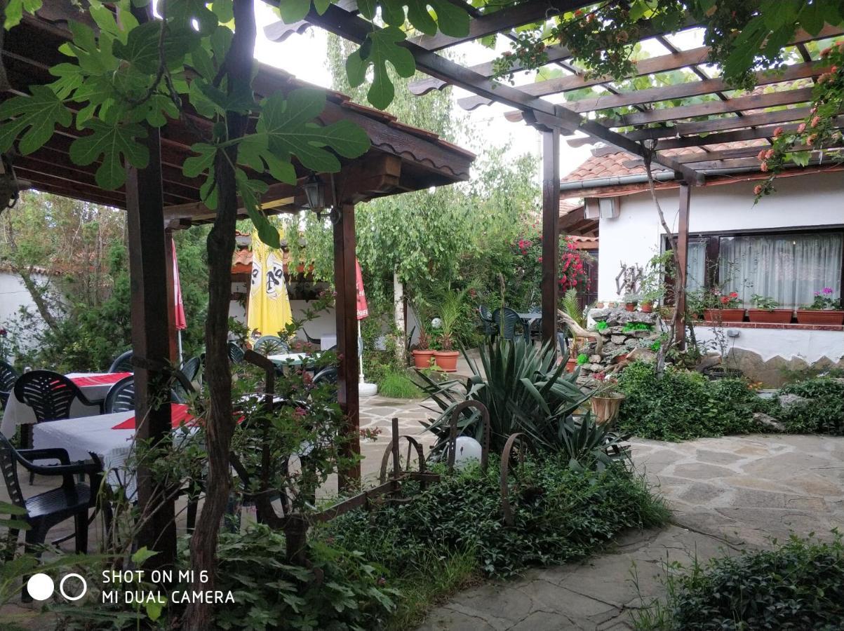 Papanovata House Hotel Enina ภายนอก รูปภาพ